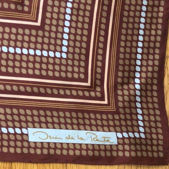 Oscar De La Renta. Street Accessory. 100% Silk. Made In Japan. 25" X 25 - Picture 9 of 16